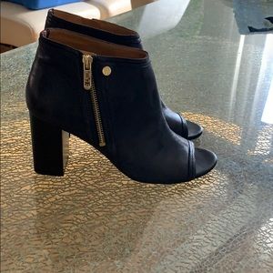 Tommy Hilfiger size 8 ankle boot sandale black
